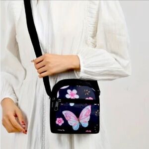 Pretty crossbody 🖤🦋